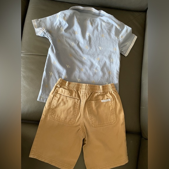 💯 Cotton Calvin Klein Light Blue Polo all over logo with Tan Shorts - Picture 3 of 16